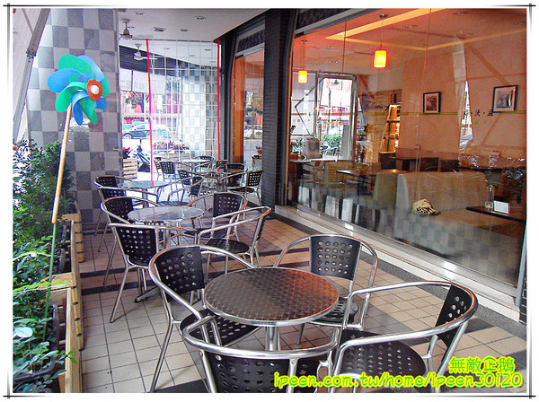 福沃滋咖啡:【台南-東區】夜貓.早茶新選擇..一起來消磨時間吧!~大推法式經典巧克力塔.栗子蒙布朗.金荷玉露青茶!《福沃滋》