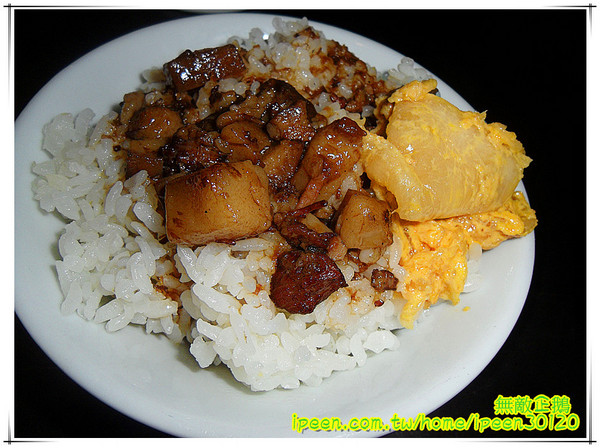 敲門 辛料理：【台南-東區】CP值高的『泡菜』肉燥飯...店內無糖麥茶免費喝到爽!《敲門 辛料理》