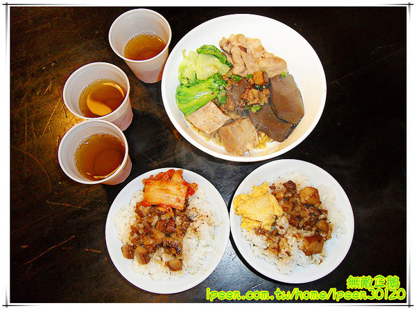 敲門 辛料理：【台南-東區】CP值高的『泡菜』肉燥飯...店內無糖麥茶免費喝到爽!《敲門 辛料理》