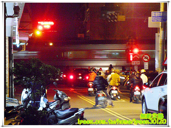 敲門 辛料理：【台南-東區】CP值高的『泡菜』肉燥飯...店內無糖麥茶免費喝到爽!《敲門 辛料理》