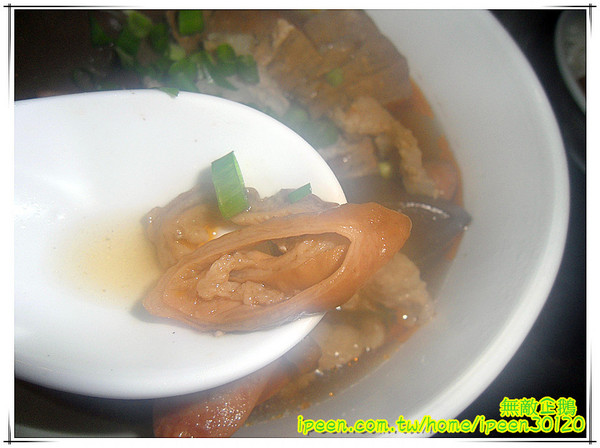 敲門 辛料理：【台南-東區】CP值高的『泡菜』肉燥飯...店內無糖麥茶免費喝到爽!《敲門 辛料理》