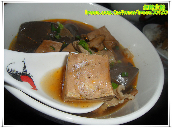 敲門 辛料理：【台南-東區】CP值高的『泡菜』肉燥飯...店內無糖麥茶免費喝到爽!《敲門 辛料理》