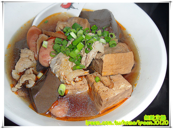 敲門 辛料理：【台南-東區】CP值高的『泡菜』肉燥飯...店內無糖麥茶免費喝到爽!《敲門 辛料理》