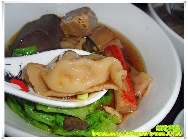 敲門 辛料理：【台南-東區】CP值高的『泡菜』肉燥飯...店內無糖麥茶免費喝到爽!《敲門 辛料理》