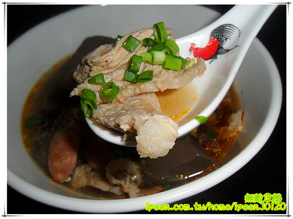 敲門 辛料理：【台南-東區】CP值高的『泡菜』肉燥飯...店內無糖麥茶免費喝到爽!《敲門 辛料理》