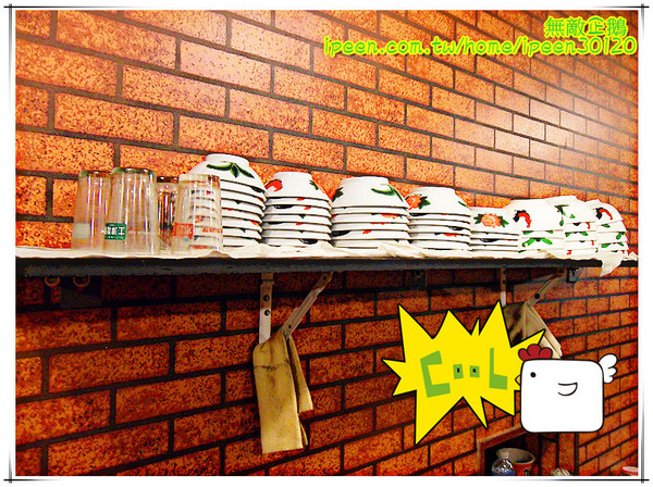 敲門 辛料理：【台南-東區】CP值高的『泡菜』肉燥飯...店內無糖麥茶免費喝到爽!《敲門 辛料理》