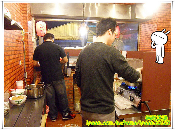 敲門 辛料理：【台南-東區】CP值高的『泡菜』肉燥飯...店內無糖麥茶免費喝到爽!《敲門 辛料理》