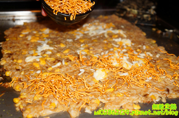 愛夏子あいさつ(海安店):【台南-中西區】Show timex道地日式料理...半熟蛋牽絲起士麻糬/廣島燒/大阪燒《愛夏子あいさつ》