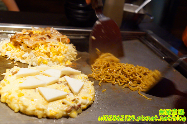 愛夏子あいさつ(海安店):【台南-中西區】Show timex道地日式料理...半熟蛋牽絲起士麻糬/廣島燒/大阪燒《愛夏子あいさつ》