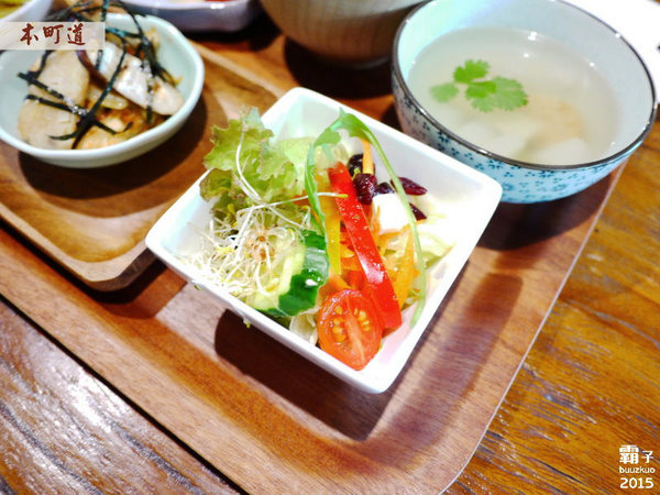 本町道213巷:本町道213巷,日式老房有著精緻定食及中式甜點