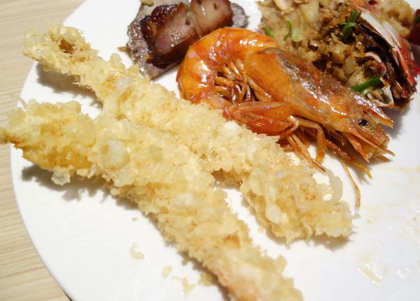 漢來海港自助餐廳：南紡夢時代 漢來海港自助餐廳 海港城 ~新鮮紅蟳吃免驚><