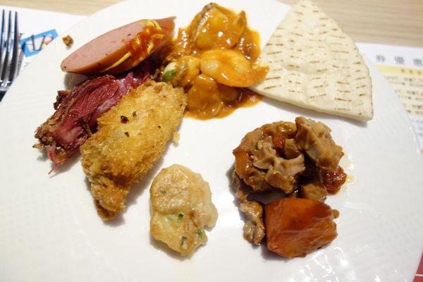 漢來海港自助餐廳：南紡夢時代 漢來海港自助餐廳 海港城 ~新鮮紅蟳吃免驚><