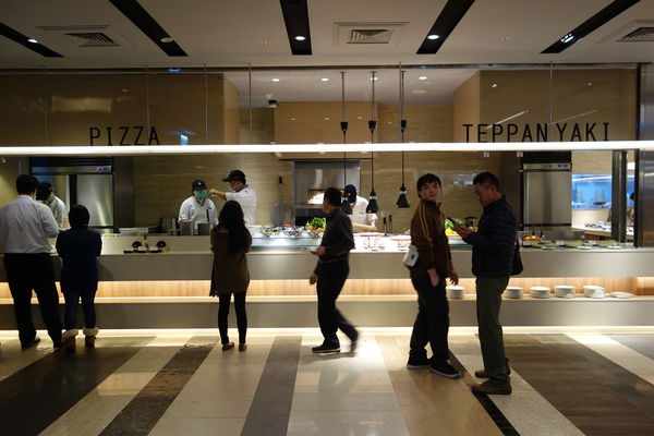 漢來海港自助餐廳：南紡夢時代 漢來海港自助餐廳 海港城 ~新鮮紅蟳吃免驚><