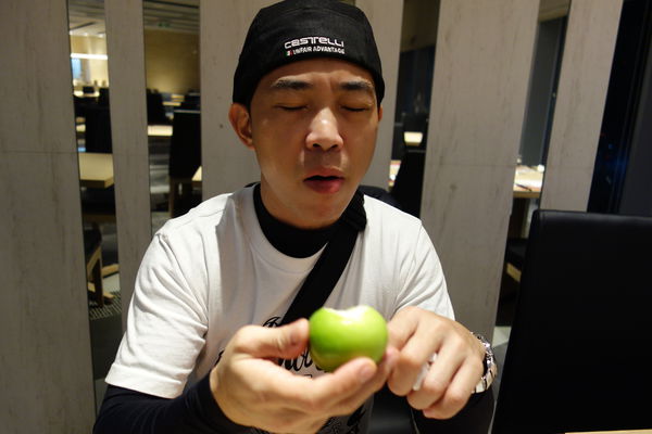 漢來海港自助餐廳：南紡夢時代 漢來海港自助餐廳 海港城 ~新鮮紅蟳吃免驚><