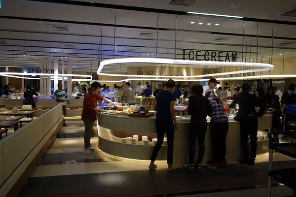 漢來海港自助餐廳：南紡夢時代 漢來海港自助餐廳 海港城 ~新鮮紅蟳吃免驚><