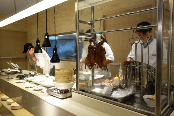 漢來海港自助餐廳：南紡夢時代 漢來海港自助餐廳 海港城 ~新鮮紅蟳吃免驚><