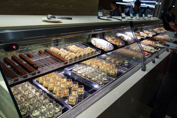 漢來海港自助餐廳：南紡夢時代 漢來海港自助餐廳 海港城 ~新鮮紅蟳吃免驚><