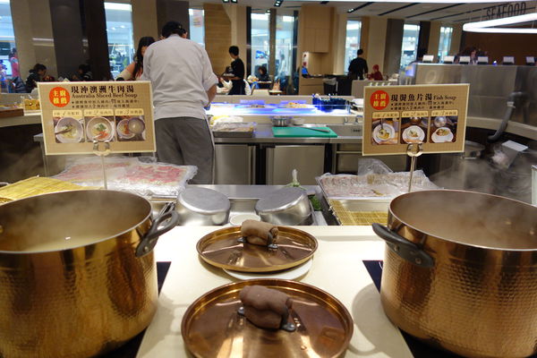 漢來海港自助餐廳：南紡夢時代 漢來海港自助餐廳 海港城 ~新鮮紅蟳吃免驚><