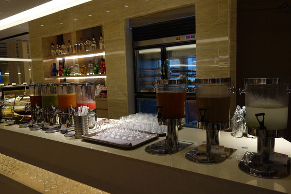 漢來海港自助餐廳：南紡夢時代 漢來海港自助餐廳 海港城 ~新鮮紅蟳吃免驚><