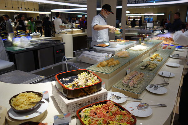 漢來海港自助餐廳：南紡夢時代 漢來海港自助餐廳 海港城 ~新鮮紅蟳吃免驚><