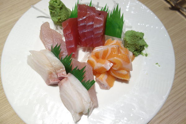 漢來海港自助餐廳：南紡夢時代 漢來海港自助餐廳 海港城 ~新鮮紅蟳吃免驚><