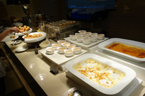 漢來海港自助餐廳：南紡夢時代 漢來海港自助餐廳 海港城 ~新鮮紅蟳吃免驚><