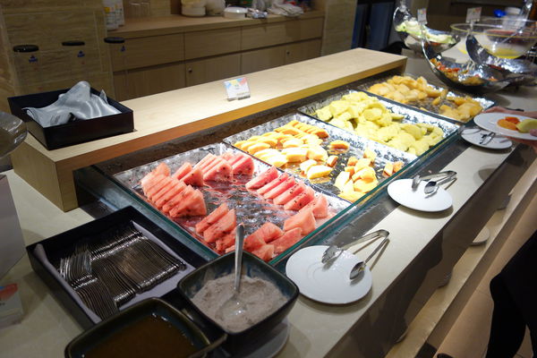 漢來海港自助餐廳：南紡夢時代 漢來海港自助餐廳 海港城 ~新鮮紅蟳吃免驚><