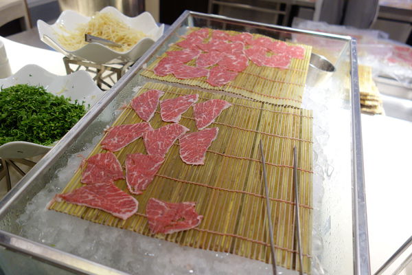 漢來海港自助餐廳：南紡夢時代 漢來海港自助餐廳 海港城 ~新鮮紅蟳吃免驚><