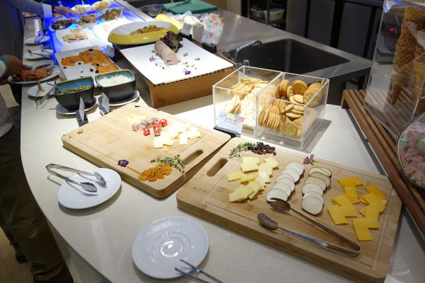 漢來海港自助餐廳：南紡夢時代 漢來海港自助餐廳 海港城 ~新鮮紅蟳吃免驚><