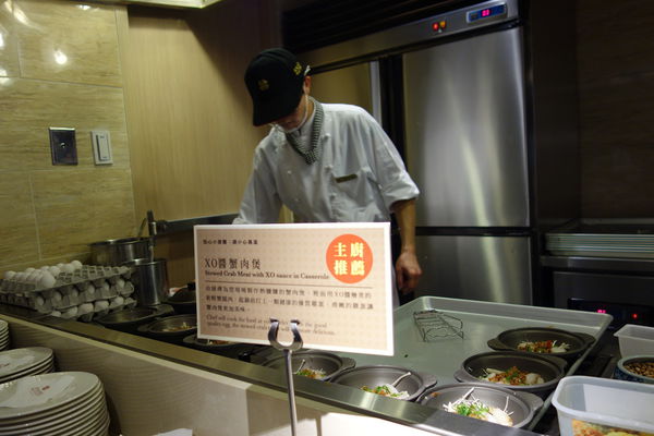 漢來海港自助餐廳：南紡夢時代 漢來海港自助餐廳 海港城 ~新鮮紅蟳吃免驚><