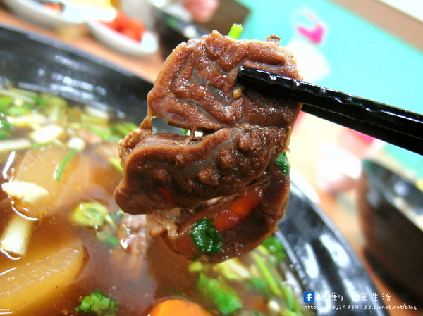 陸軍小館：〖台中│美食〗陸軍小館 ❤ 眷村風味小館，鄰近科博館植物園旁，份量超多，建議揪團來吃，三人以上比較划算!!