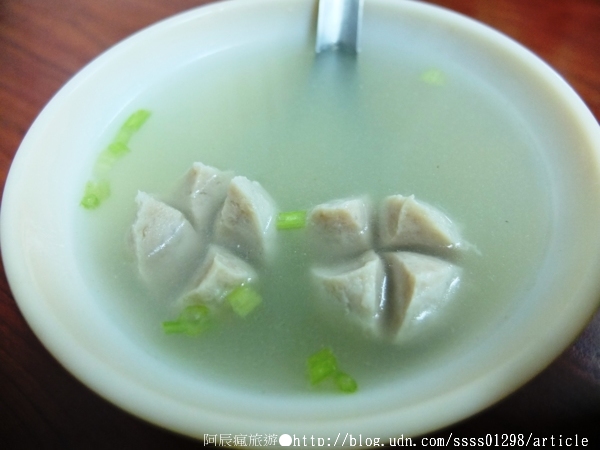 汕頭陽春麵：【美食特搜。高雄新興區】汕頭陽春麵。手工製麵老滋味 生意超好的50年麵店