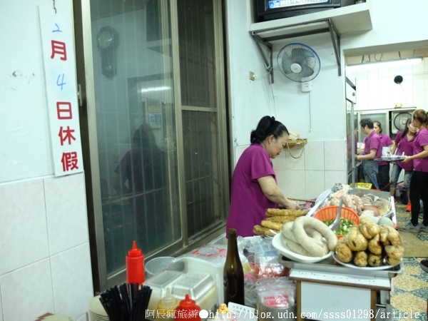汕頭陽春麵：【美食特搜。高雄新興區】汕頭陽春麵。手工製麵老滋味 生意超好的50年麵店