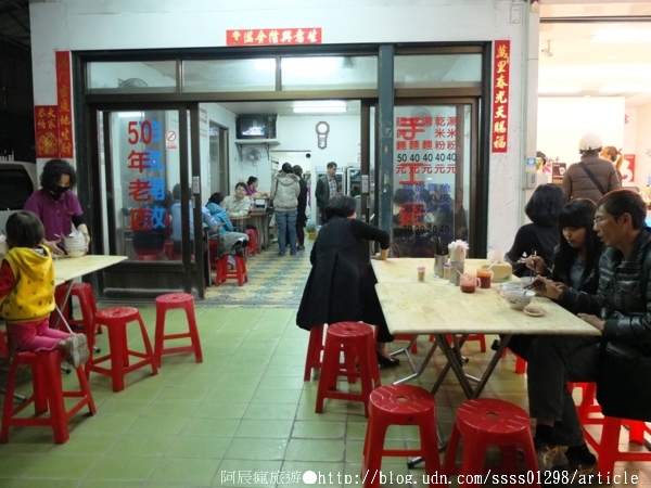 汕頭陽春麵：【美食特搜。高雄新興區】汕頭陽春麵。手工製麵老滋味 生意超好的50年麵店