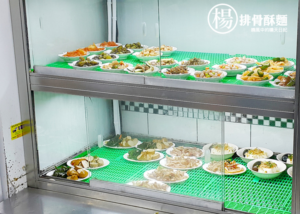 楊記排骨酥(饒河店)：【松山|楊記排骨酥麵】老店自慢好手藝 入口即化美味排骨酥