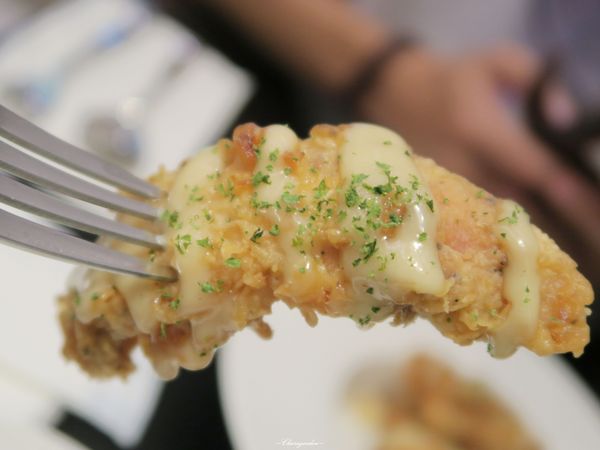 哈克廚房：台北 捷運市政府站 Hack Bistro 哈克廚房~好吃三重奏美味烤薄餅