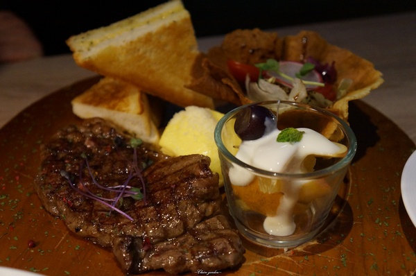 Boots:台北 捷運市政府站Boots~滿天星空下享美味創意餐點