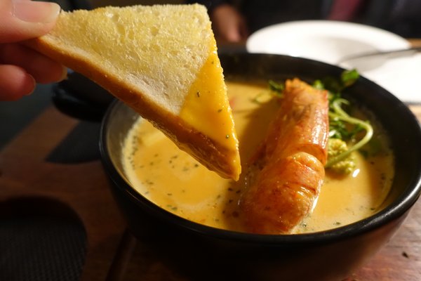 Boots：(胖樺食記)信義區溫馨時尚小餐館『Boots』。近捷運市政府站，美味餐點如藝術品般華麗