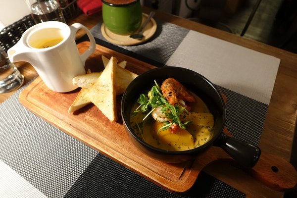 Boots：(胖樺食記)信義區溫馨時尚小餐館『Boots』。近捷運市政府站，美味餐點如藝術品般華麗