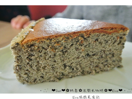 法樂米咖啡：【食記】oO。桃園　八德　法樂米咖啡　超棒的千層蛋糕！每層都有新鮮的草莓哦！。o○。