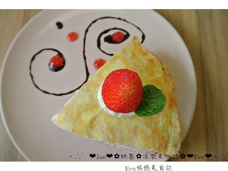 法樂米咖啡：【食記】oO。桃園　八德　法樂米咖啡　超棒的千層蛋糕！每層都有新鮮的草莓哦！。o○。