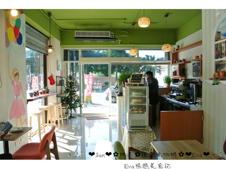 法樂米咖啡：【食記】oO。桃園　八德　法樂米咖啡　超棒的千層蛋糕！每層都有新鮮的草莓哦！。o○。