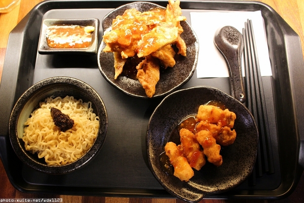 彤關東煮專賣店：彤關東煮專賣店✪每一樣都好吃，我還要再來吃唷~104.01.15