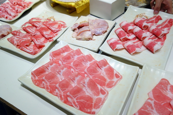 鍋霸王：鍋霸王 三重 吃到飽 300初頭