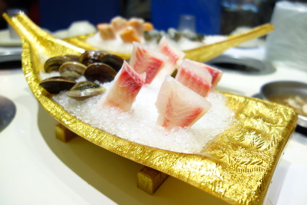 鍋霸王：鍋霸王 三重 吃到飽 300初頭