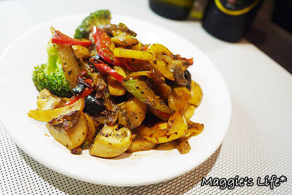 幸福這裡 Happiness Here:新北美食。捷運板橋站【幸福這裡小酒館】Happlness Here◆小酒館。早午餐。異國美食。板橋美食