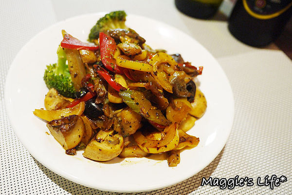 幸福這裡 Happiness Here:新北美食。捷運板橋站【幸福這裡小酒館】Happlness Here◆小酒館。早午餐。異國美食。板橋美食