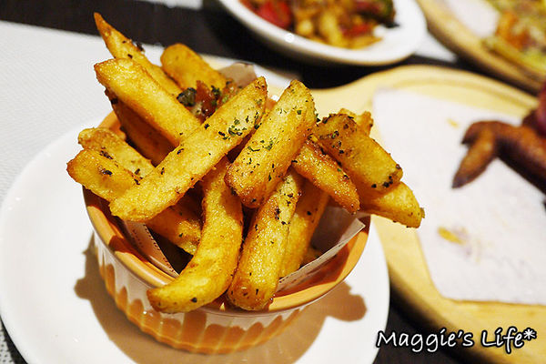 幸福這裡 Happiness Here:新北美食。捷運板橋站【幸福這裡小酒館】Happlness Here◆小酒館。早午餐。異國美食。板橋美食