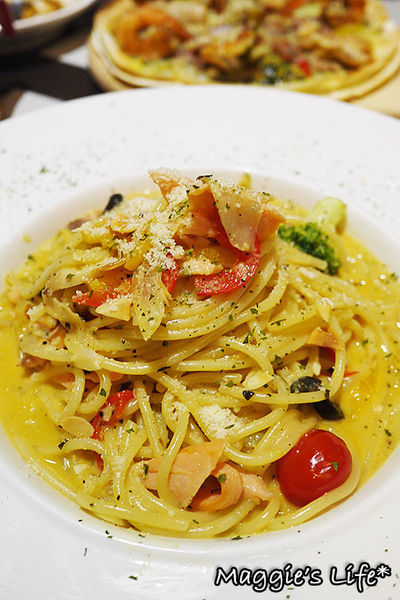 幸福這裡 Happiness Here:新北美食。捷運板橋站【幸福這裡小酒館】Happlness Here◆小酒館。早午餐。異國美食。板橋美食