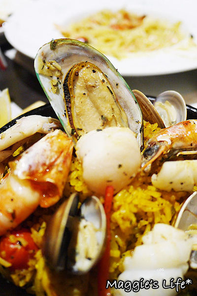 幸福這裡 Happiness Here:新北美食。捷運板橋站【幸福這裡小酒館】Happlness Here◆小酒館。早午餐。異國美食。板橋美食